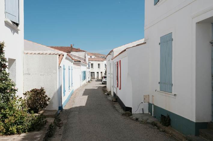 Como vender casa no Algarve quando se vive no estrangeiro? Casas no barlavento algarvio.